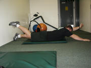 Back Strength Training – easy – alternating supermen